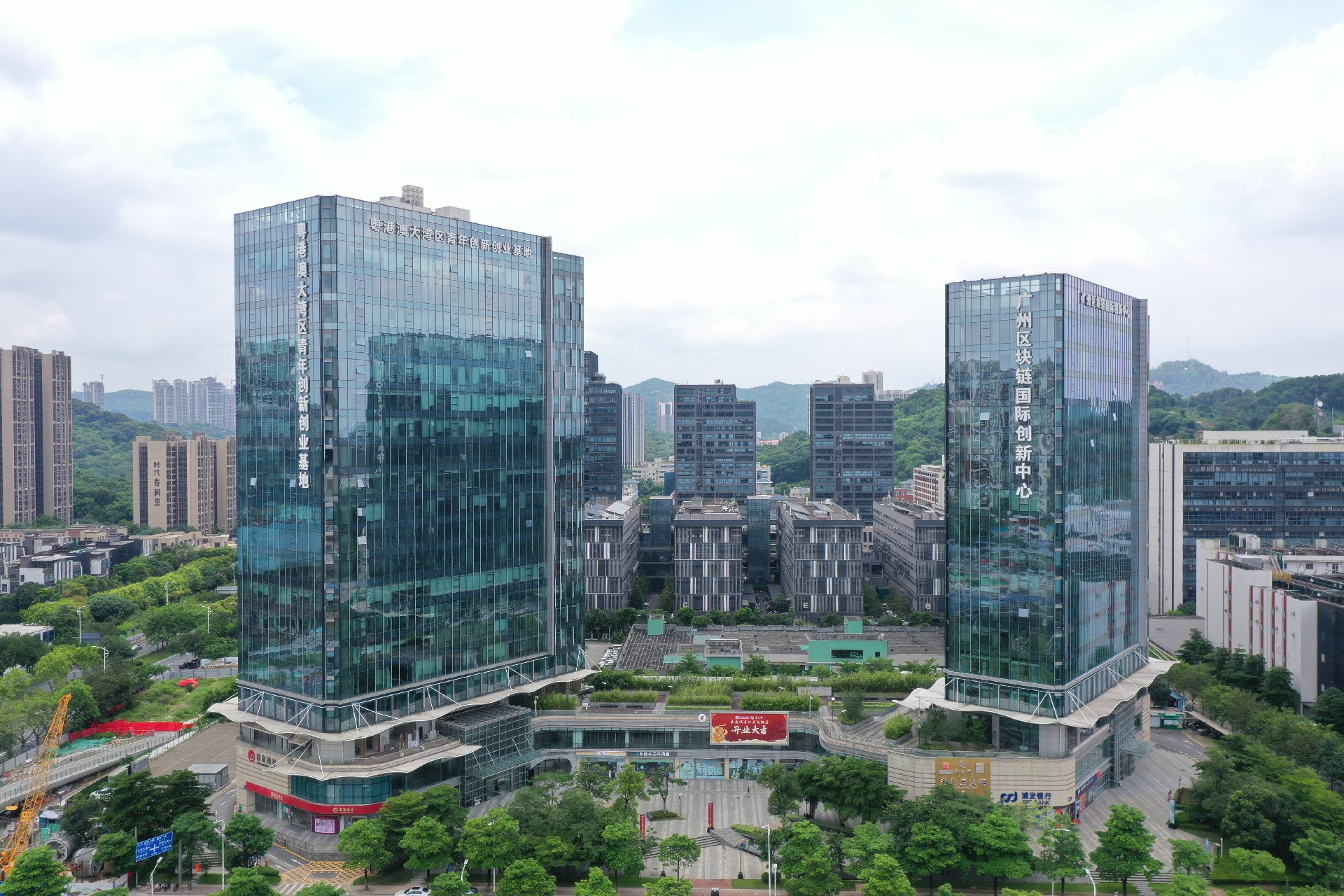 1756707598952803.jpg 外立面1.jpg